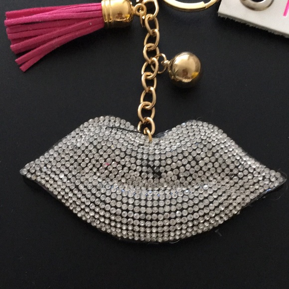 Rhinestone lips key chain with tassel - Picture 2 of 3